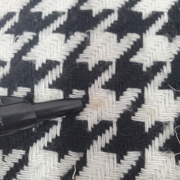 HOUNDSTOOTH Winter Scarf- Women - Picture 8 of 8